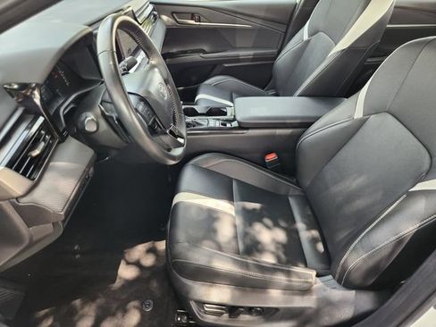 Used 2025 Toyota Camry SE FWD image 13