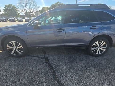Used 2018 Subaru Outback 2.5i Limited AWD/4WD image 3