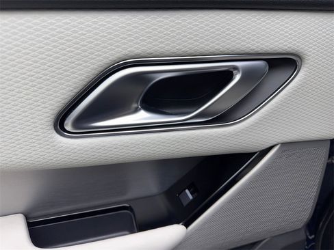 Used 2021 Land Rover Range Rover Velar R-Dynamic S image 38