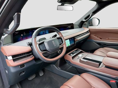 Used 2025 Lincoln Navigator Reserve image 9