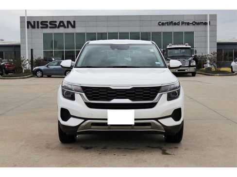 Used 2023 Kia Seltos LX image 8