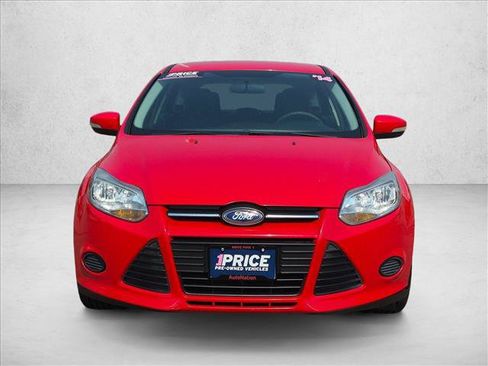 Used 2014 Ford Focus SE w/ SE Winter Package FWD image 2