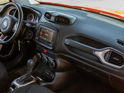 Used 2015 Jeep Renegade Latitude w/ Popular Equipment Group FWD image 11