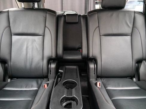 Used 2019 Toyota Highlander XLE AWD/4WD image 18