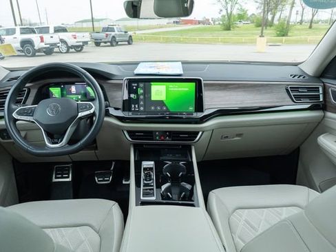 Certified 2024 Volkswagen Atlas SEL Premium R-Line image 32