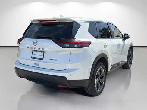 Used 2024 Nissan Rogue SV AWD/4WD image 3