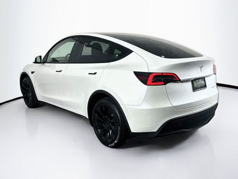 Used 2022 Tesla Model Y Long Range AWD/4WD image 5