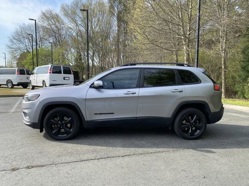 Used 2019 Jeep Cherokee Latitude Plus image 6