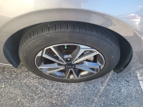 Used 2024 Kia Forte LXS FWD image 9