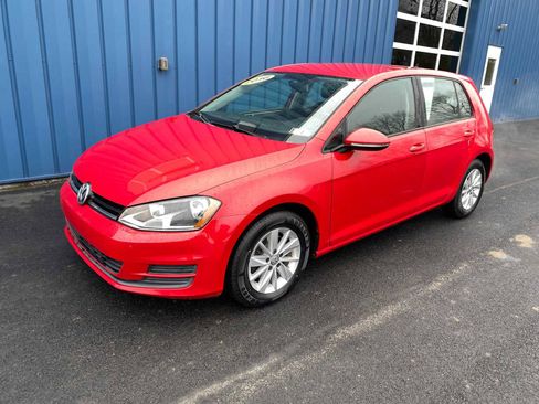 Used 2016 Volkswagen Golf S image 2