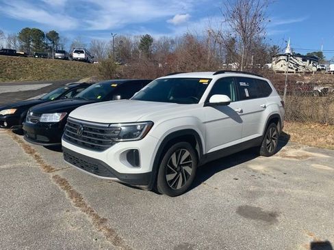 Used 2024 Volkswagen Atlas SE image 12