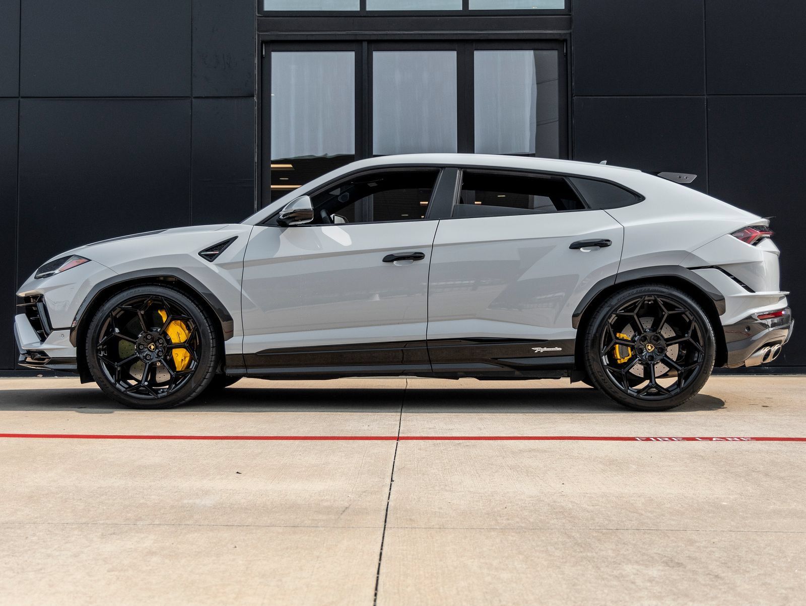 Used 2024 Lamborghini Urus Performante AWD/4WD image 8