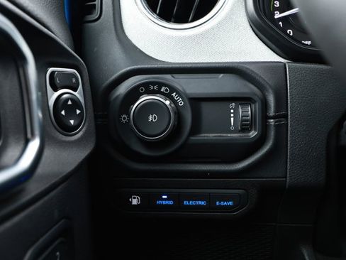 Used 2024 Jeep Wrangler Unlimited Sahara AWD/4WD image 15