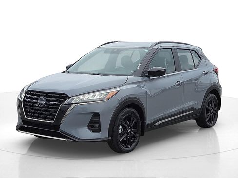 Used 2024 Nissan Kicks SR w/ SR Premium Package image 2