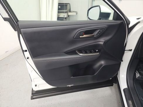 Used 2025 Toyota Crown AWD/4WD image 12