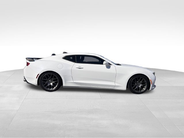 Used 2018 Chevrolet Camaro LT RWD image 6