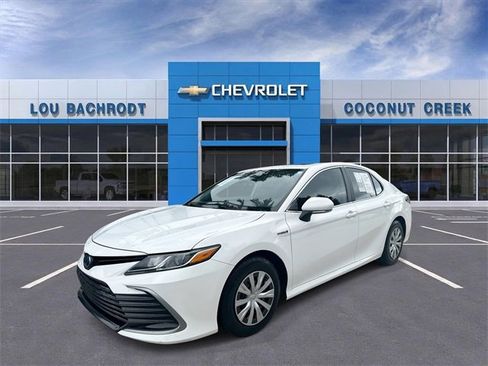 Used 2021 Toyota Camry LE image 4