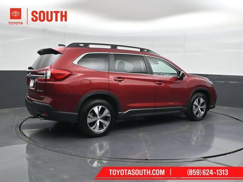Used 2025 Subaru Ascent Premium AWD/4WD image 2