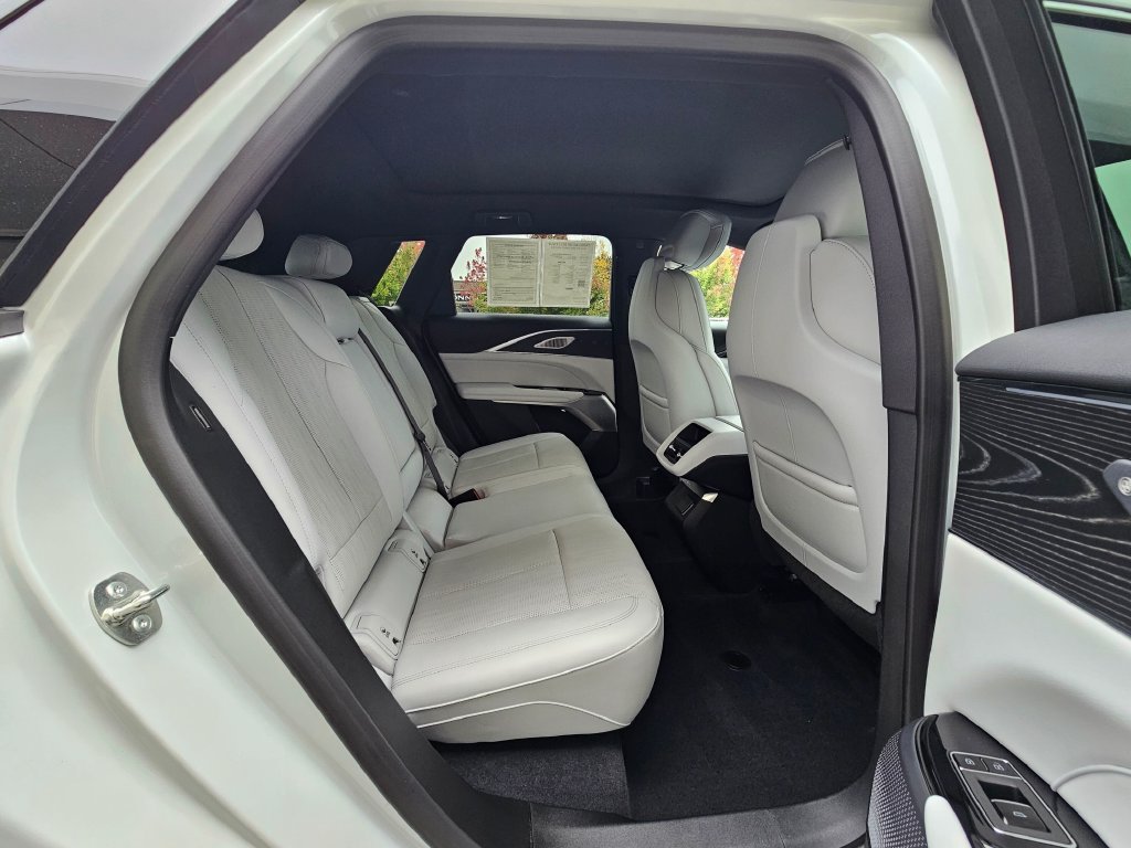 Certified 2024 Cadillac Lyriq Luxury AWD/4WD image 9