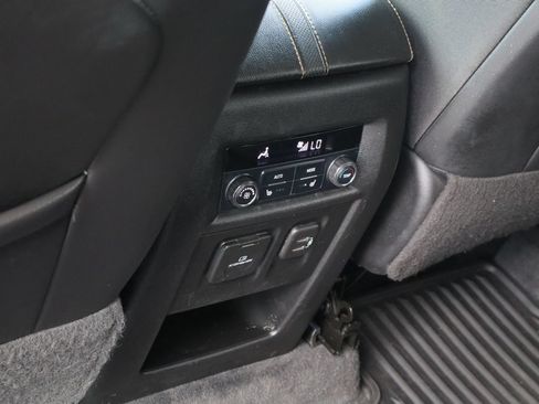 Used 2020 Chevrolet Traverse Premier FWD image 25