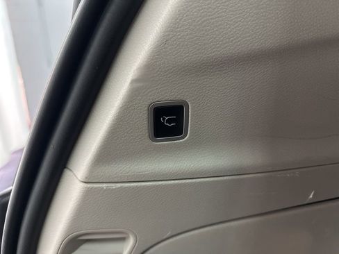 Used 2017 Chrysler Pacifica Touring-L FWD image 36