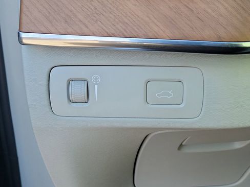 Used 2022 Volvo XC90 T6 Momentum w/ Protection Package image 24