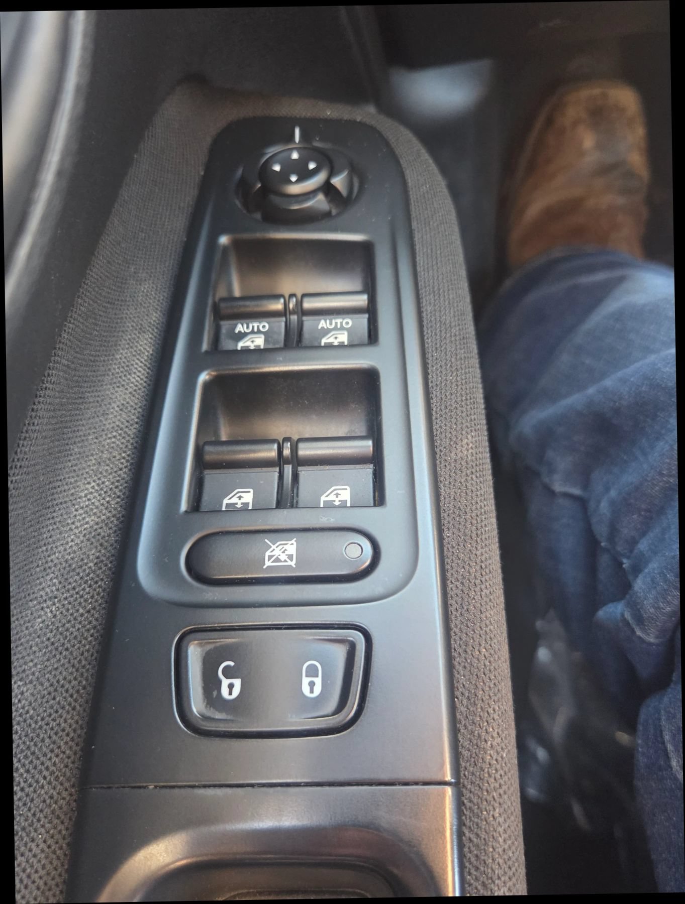 Used 2016 Jeep Renegade Latitude AWD/4WD image 18