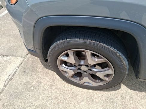 Used 2019 Jeep Compass Limited AWD/4WD image 5