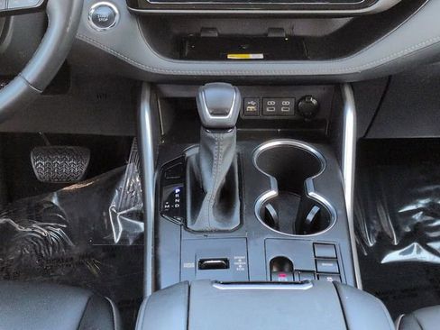 Used 2023 Toyota Highlander XLE FWD image 19