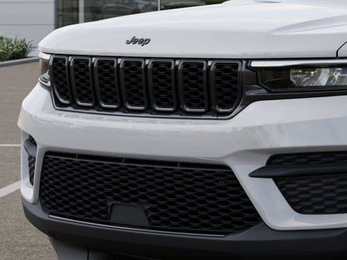 New 2025 Jeep Grand Cherokee Altitude image 78