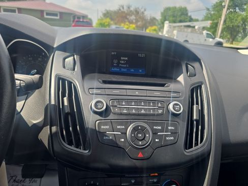 Used 2017 Ford Focus SE w/ Cold Weather Package FWD image 17
