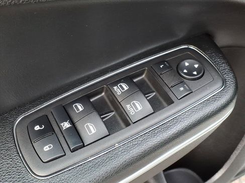 Used 2023 Chrysler 300 S image 12