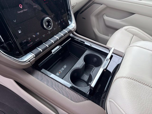 Used 2025 GMC Yukon XL Denali w/ Sun & Power Step Package AWD/4WD image 26