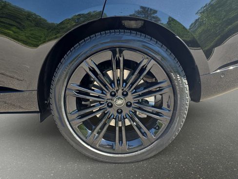 Used 2025 Land Rover Range Rover Long Wheelbase SE image 36