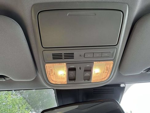 Used 2018 Honda CR-V Touring image 19