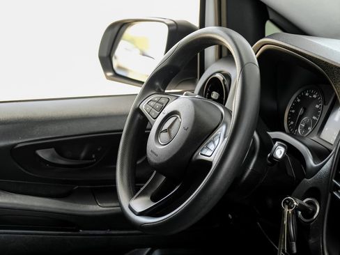 Used 2023 Mercedes-Benz Metris image 10