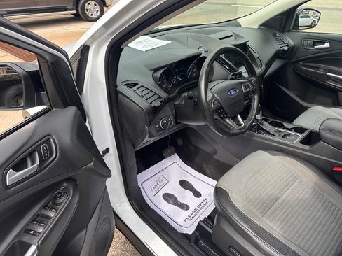 Used 2018 Ford Escape SE w/ SE Sport Appearance Package image 13