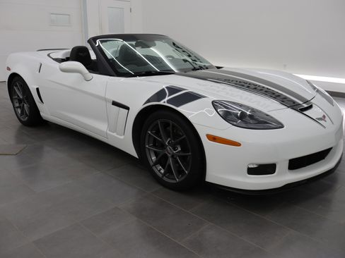 Used 2013 Chevrolet Corvette Grand Sport w/ 4LT Preferred Equipment Group RWD image 50