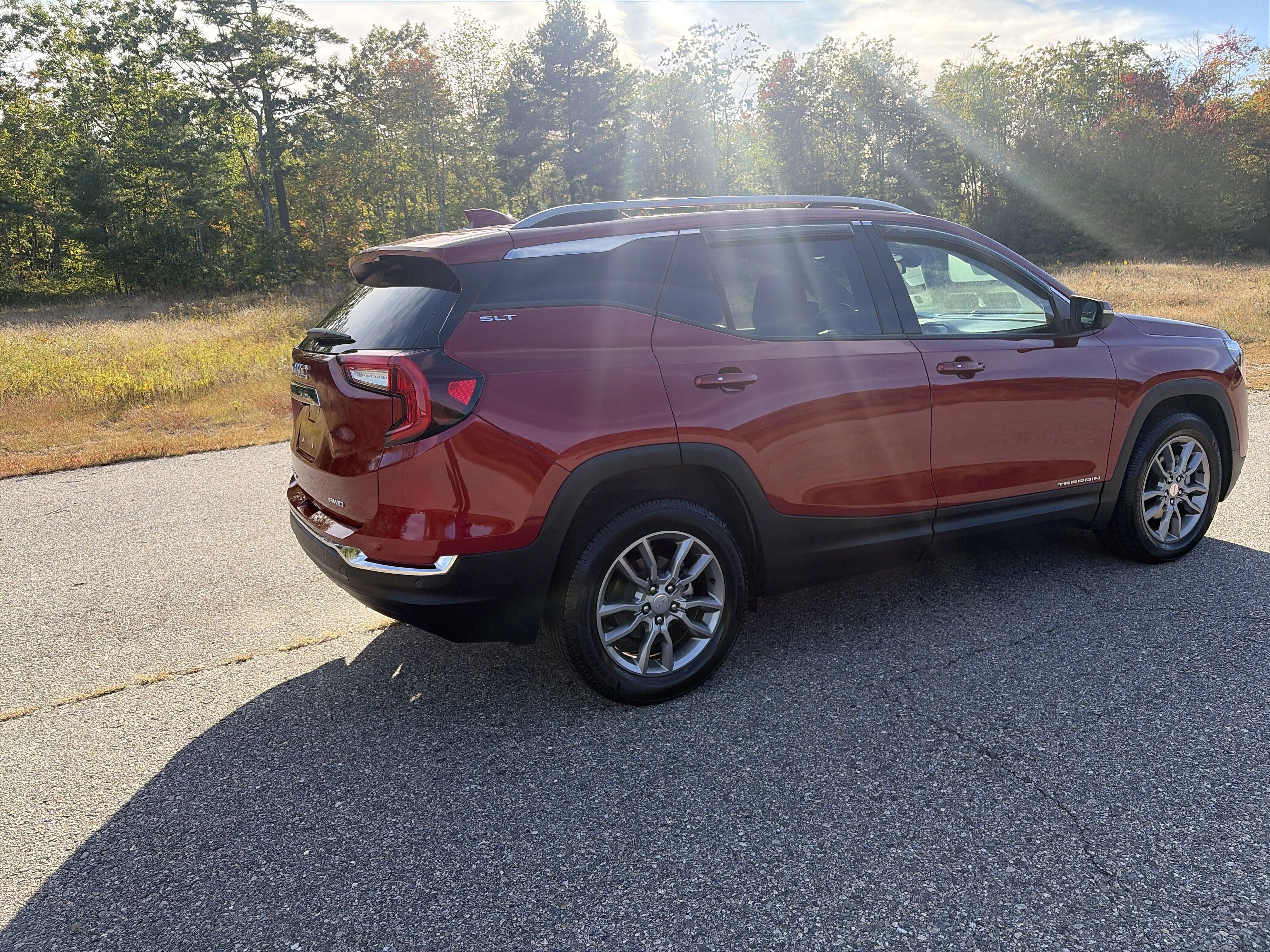Used 2022 GMC Terrain SLT w/ Infotainment Package II AWD/4WD image 5