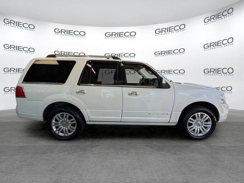 Used 2012 Lincoln Navigator 2WD w/ Monochrome Appearance Pkg image 8