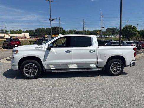 Used 2024 Chevrolet Silverado 1500 High Country w/ Technology Package AWD/4WD image 5
