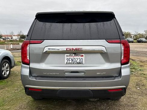 Used 2023 GMC Yukon SLT w/ SLT Luxury Package image 4