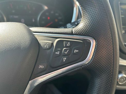 Used 2019 Chevrolet Equinox LT image 19