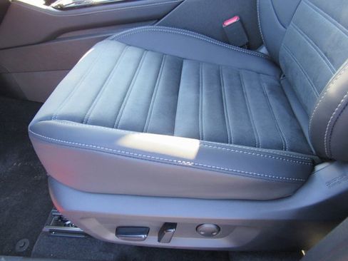 New 2025 Mitsubishi Outlander SE image 13