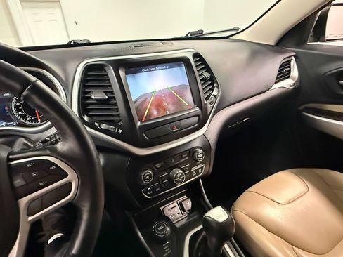 Used 2017 Jeep Cherokee Limited AWD/4WD image 78