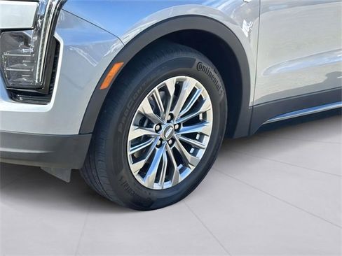 Used 2025 Cadillac XT4 Premium Luxury image 8