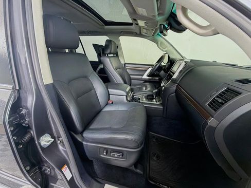 Used 2016 Toyota Land Cruiser AWD/4WD image 36