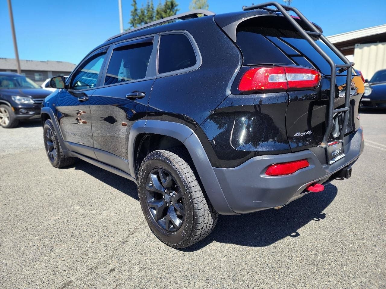 Used 2016 Jeep Cherokee Trailhawk w/ Leather Interior Group AWD/4WD image 8