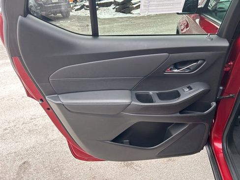 Used 2023 Chevrolet Traverse LT image 18