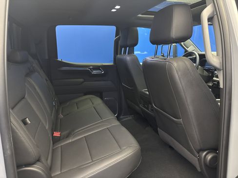 Used 2024 Chevrolet Silverado 1500 LT Trail Boss w/ Convenience Package II AWD/4WD image 27